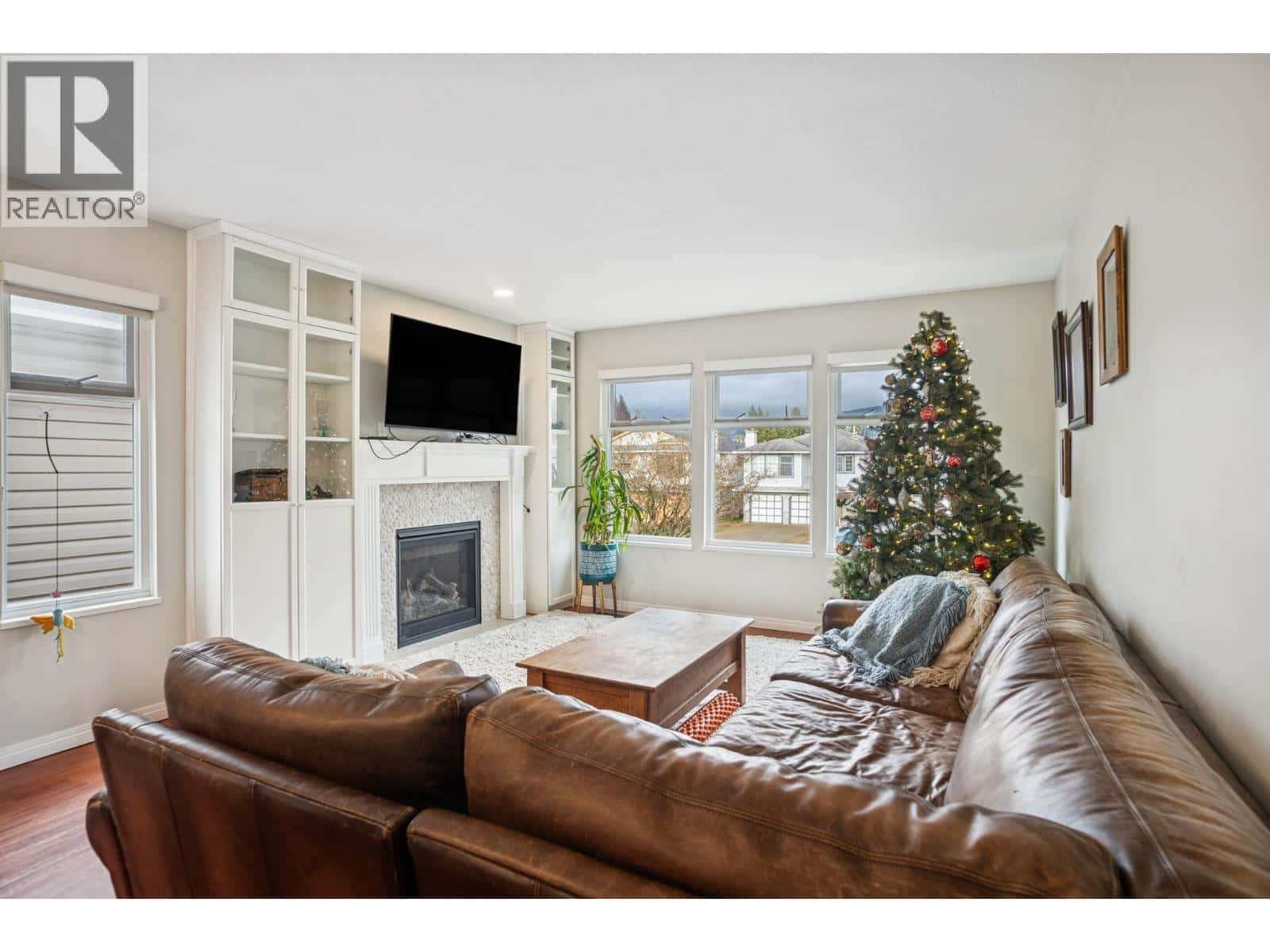 658 PENDER PLACE — Port Coquitlam, British Columbia - Photo 4 of 39