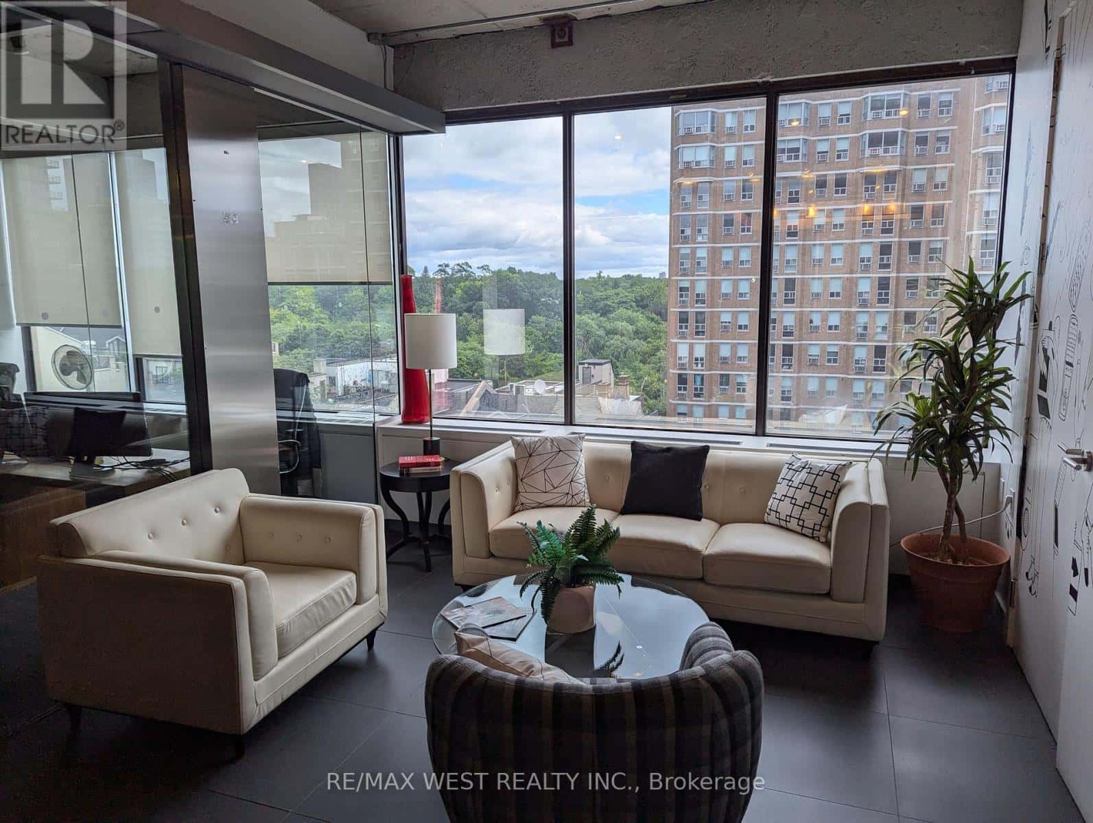 Toronto (Annex) — Toronto (Annex) - Photo 3 of 13