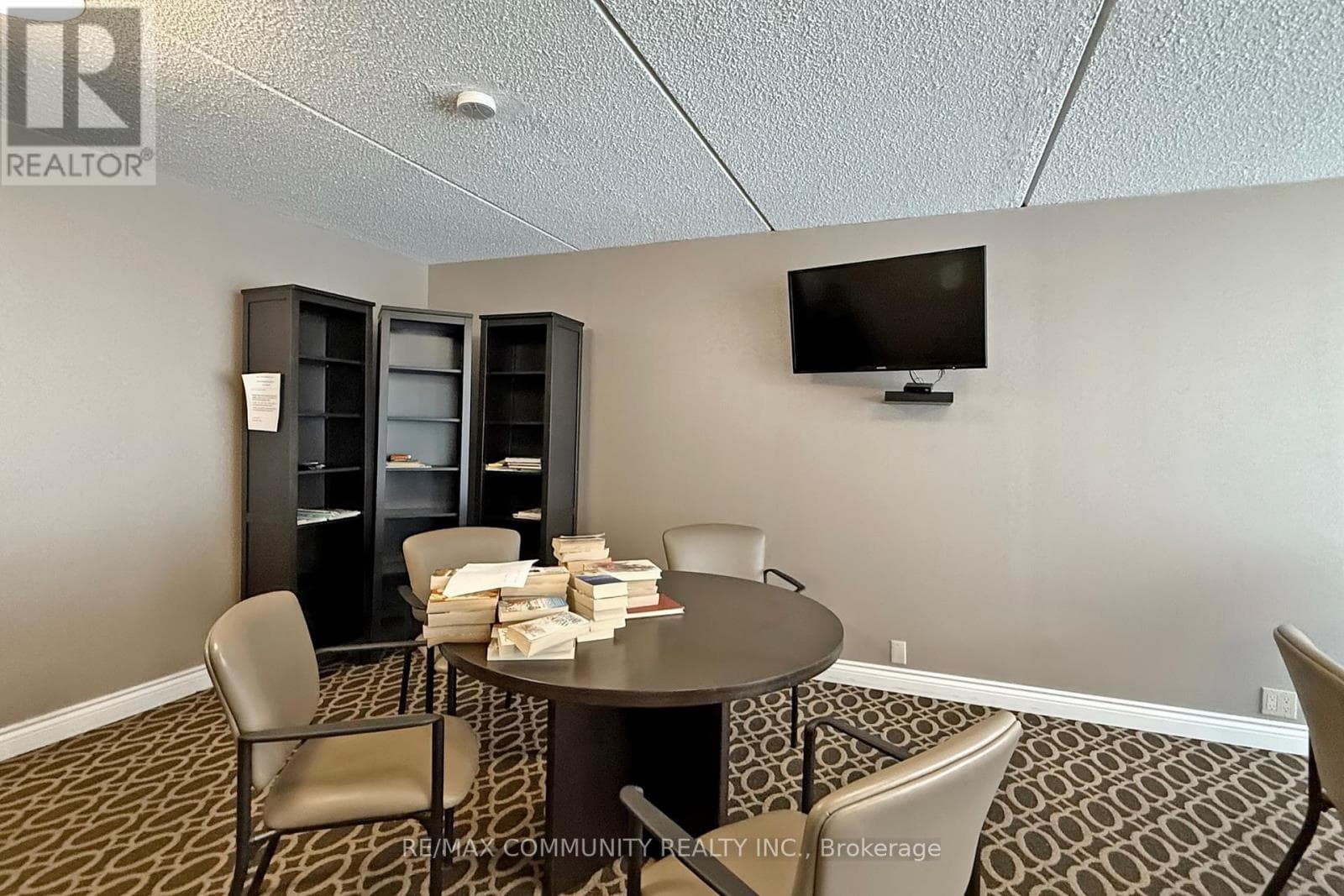 213 - 2 GLAMORGAN AVENUE — Toronto (Dorset Park) - Main photo