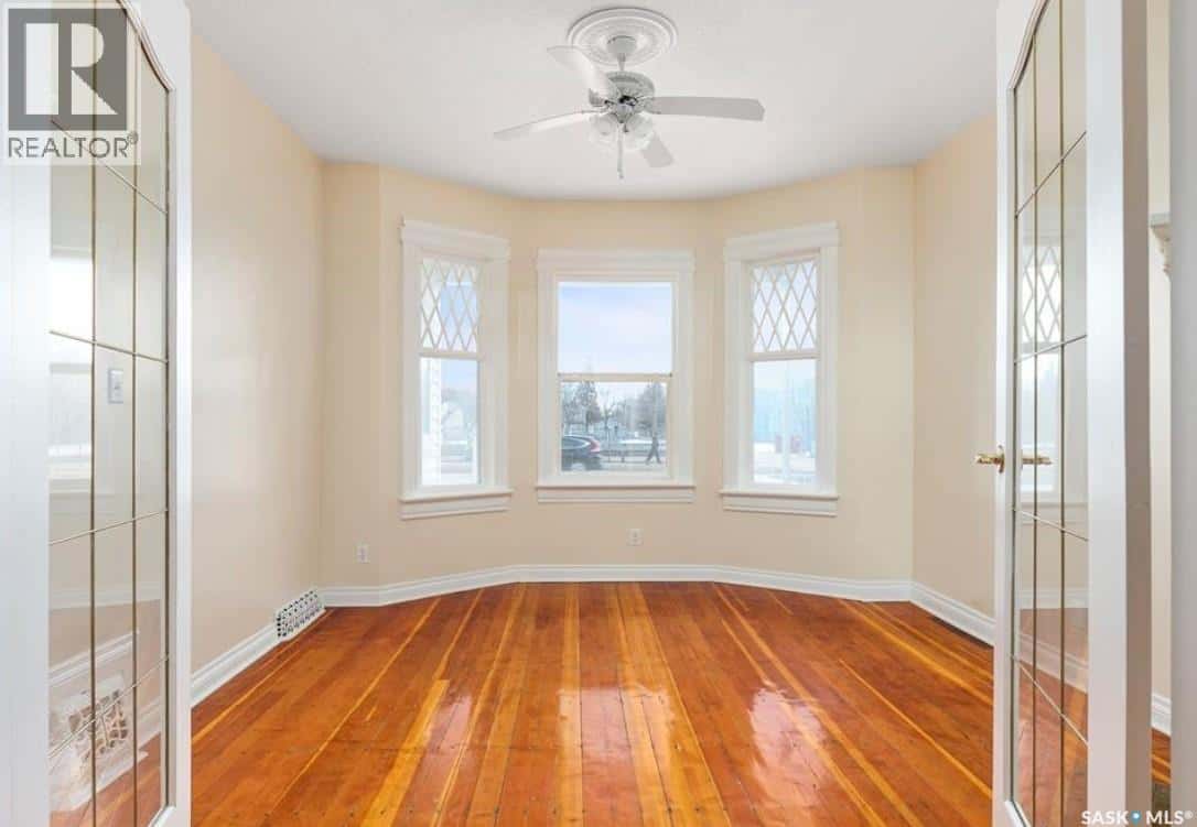 Saskatoon — Saskatoon - Photo 2 of 18