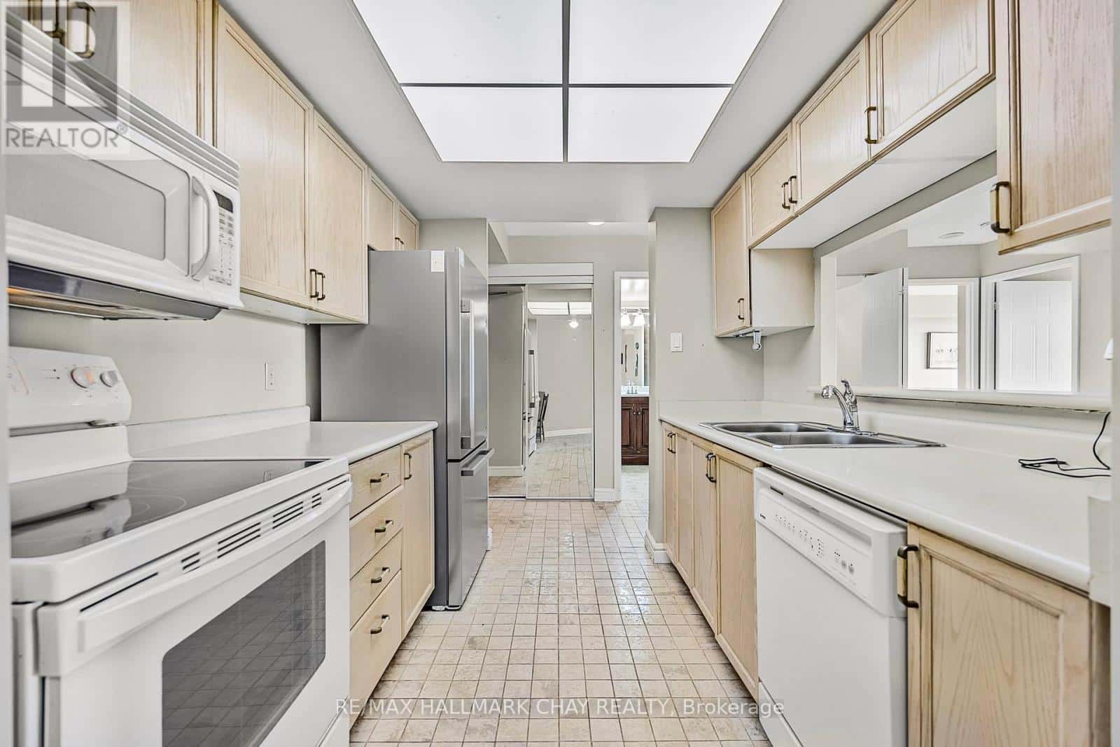 205 - 65 ELLEN STREET — Barrie (Lakeshore) - Photo 4 of 21