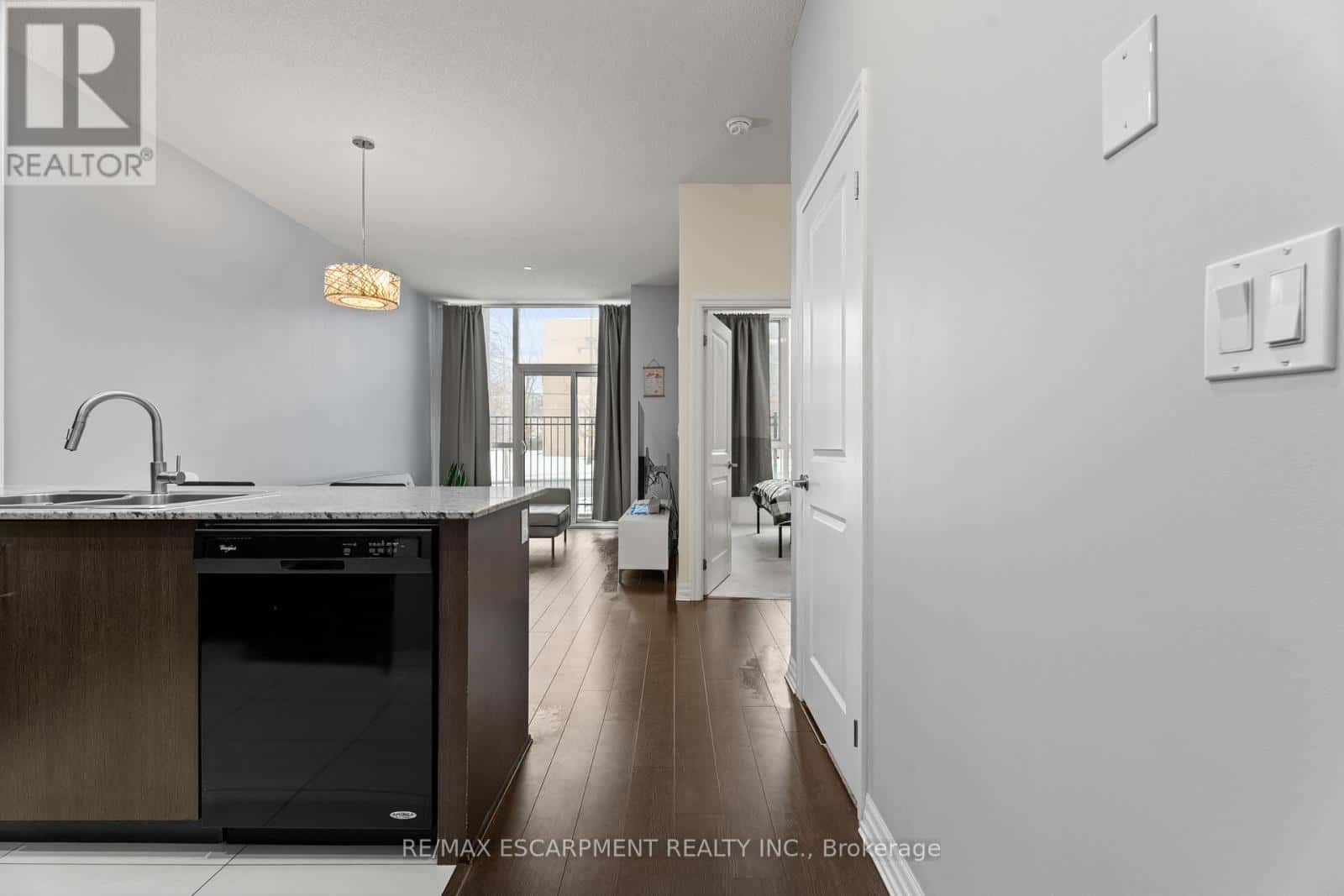 104 - 80 ESTHER LORRIE DRIVE — Toronto (West Humber-Clairville), Ontario - Photo 5 of 43