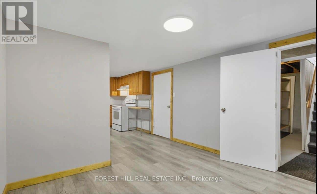 Kitchener — Kitchener - Photo 5 of 10