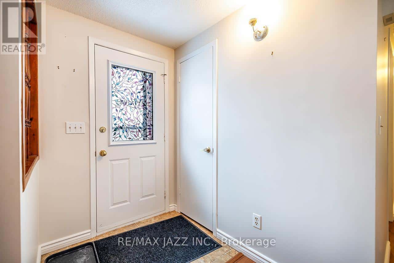 119 WILMOT TRAIL — Clarington (Bowmanville), Ontario - Photo 2 of 76