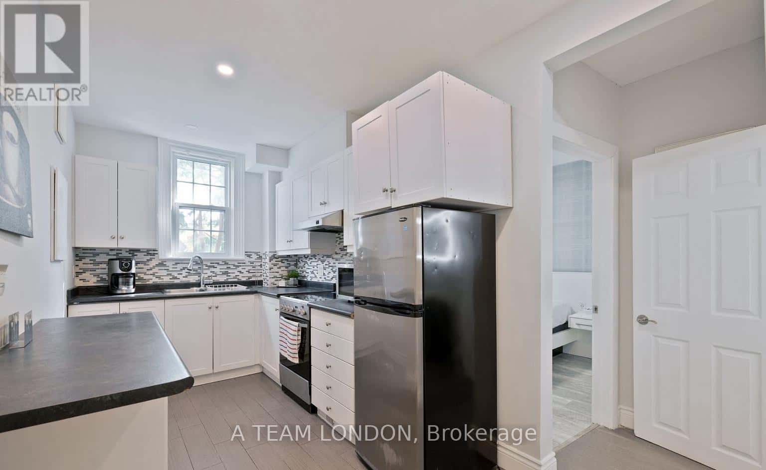 389 DUFFERIN AVENUE — London East (East F), Ontario - Photo 2 of 28