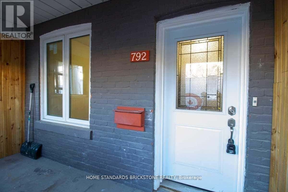 MAIN - 792 PAPE AVENUE — Toronto (Playter Estates-Danforth) - Photo 4 of 21