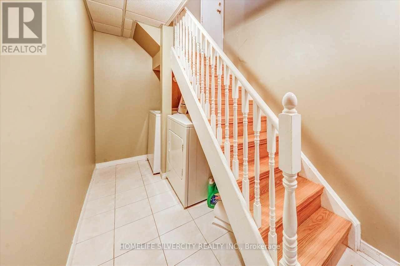 Toronto (Birchcliffe-Cliffside) — Toronto (Birchcliffe-Cliffside) - Photo 2 of 28