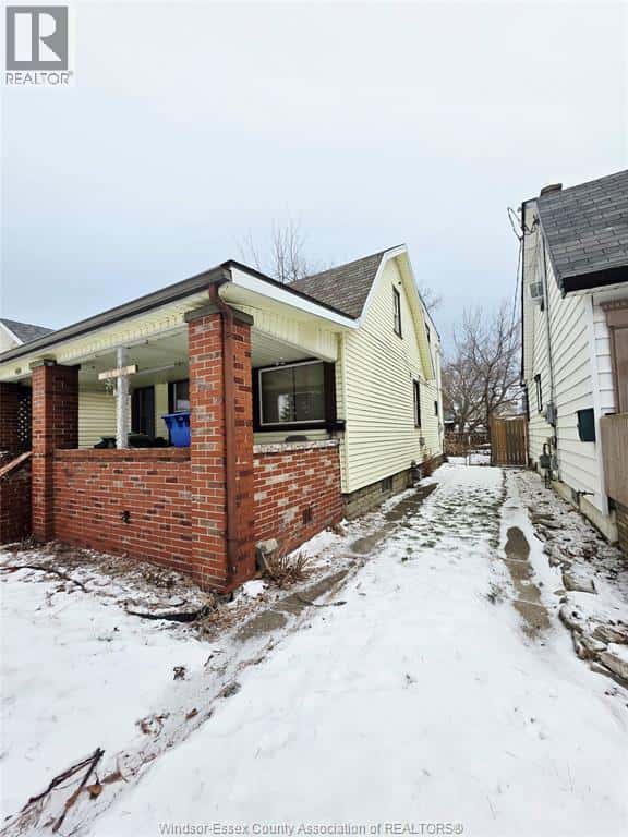 1686 MERCER STREET — Windsor - Photo 3 of 17