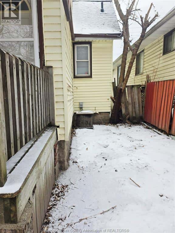 1686 MERCER STREET — Windsor - Photo 5 of 17