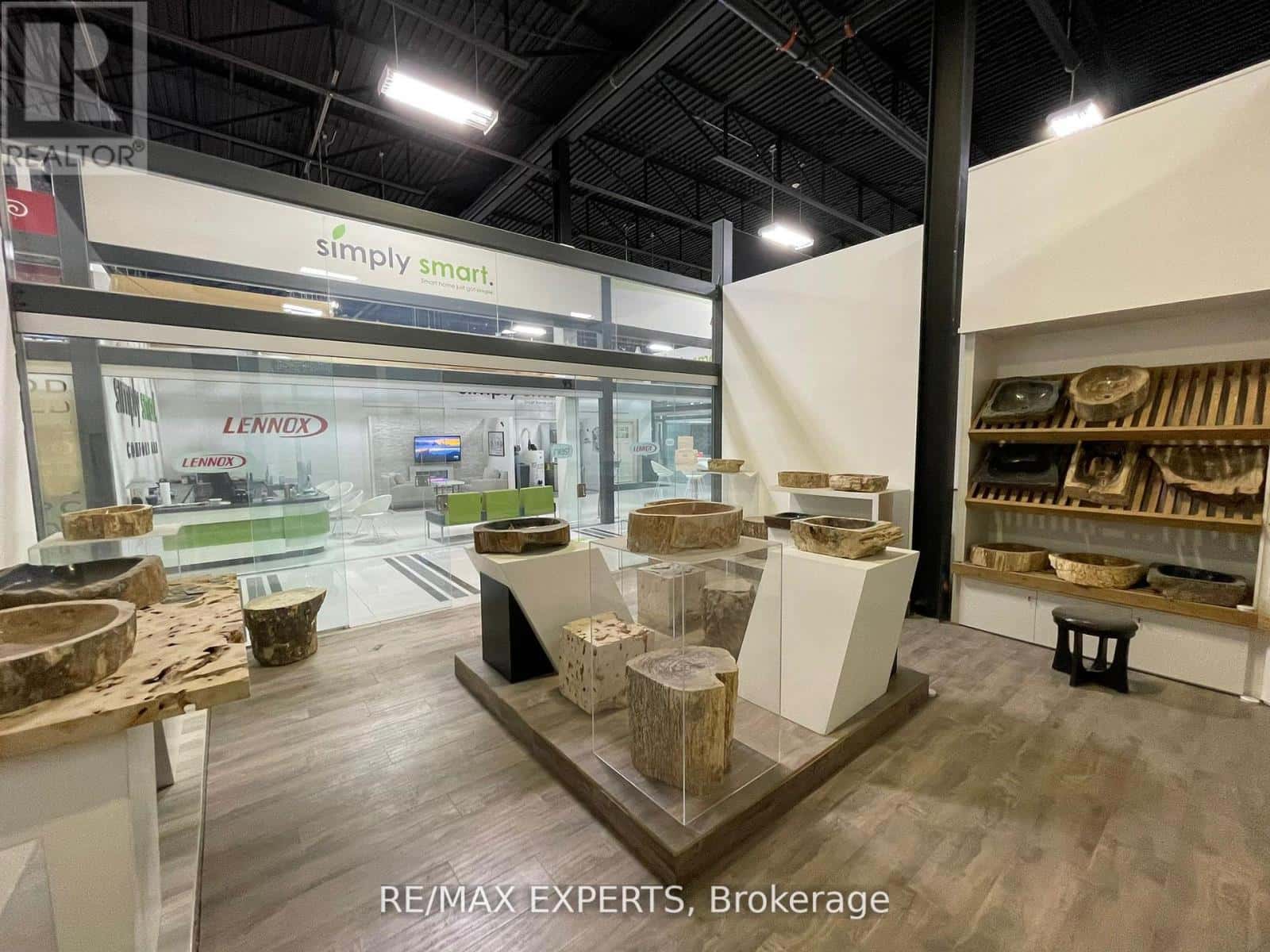 61 - 7250 KEELE STREET — Vaughan (Concord) - Photo 2 of 9