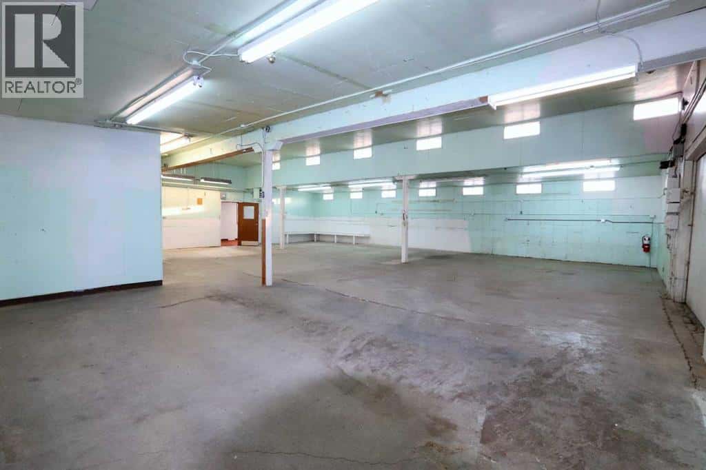 5306 50 Street — Ponoka, Alberta - Photo 3 of 9