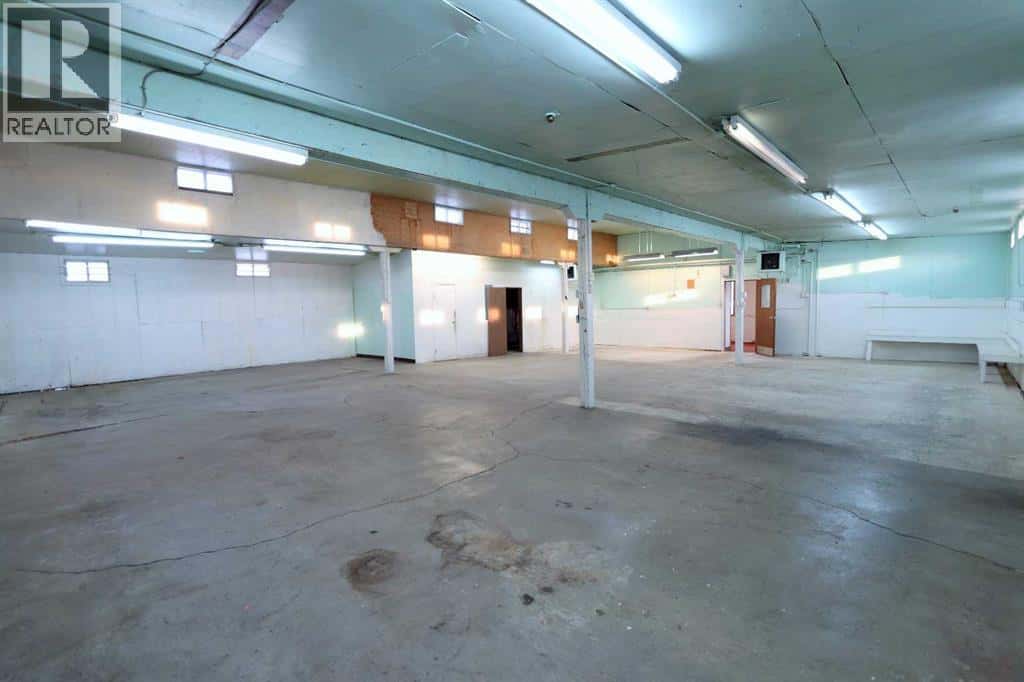 5306 50 Street — Ponoka, Alberta - Photo 4 of 9