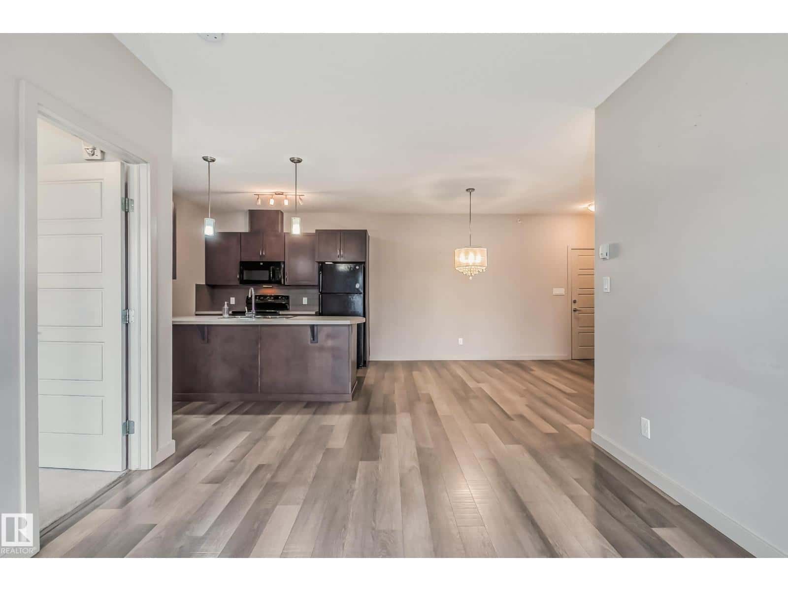 Edmonton — Edmonton - Photo 2 of 48