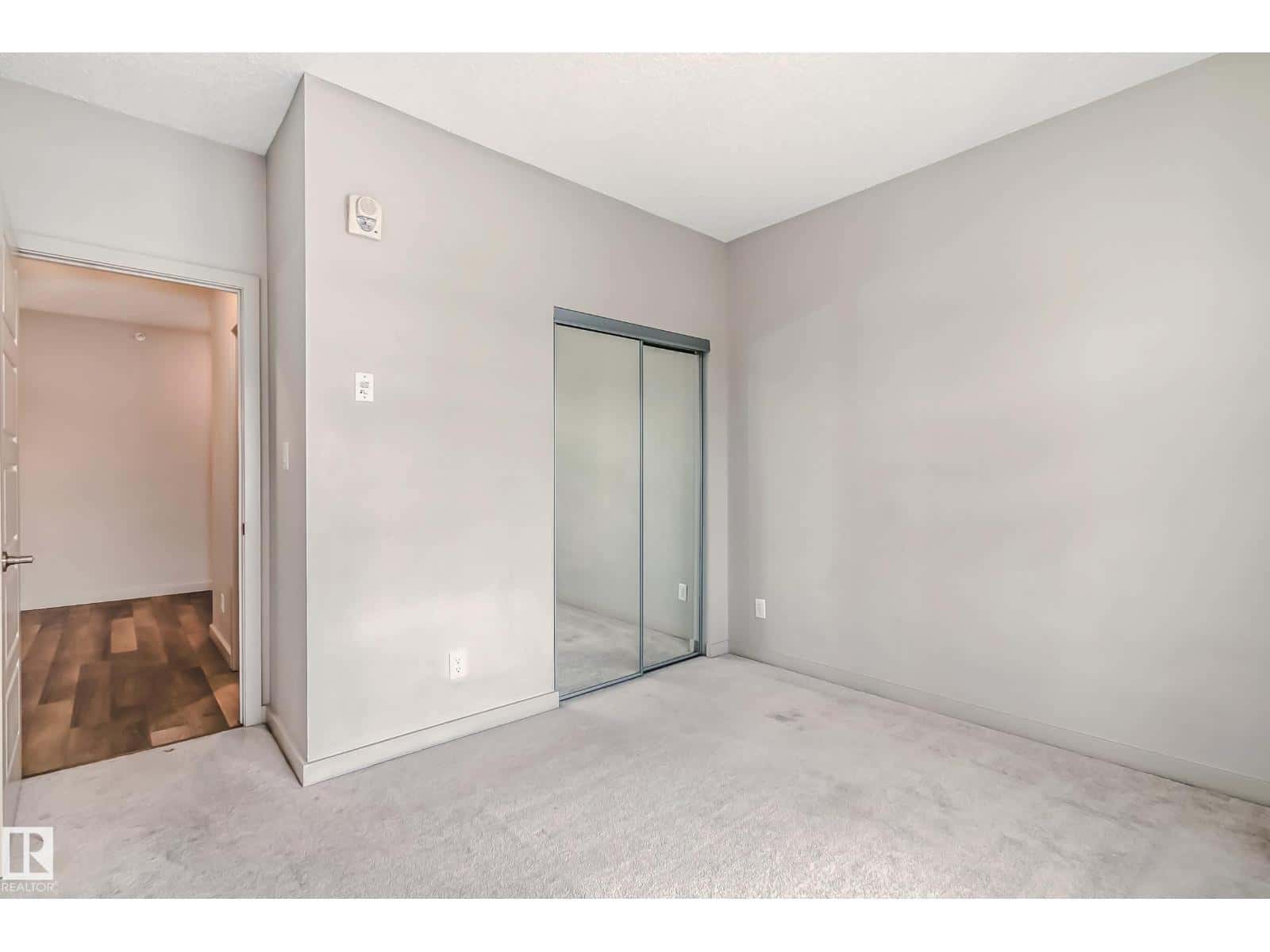 Edmonton — Edmonton - Photo 4 of 48