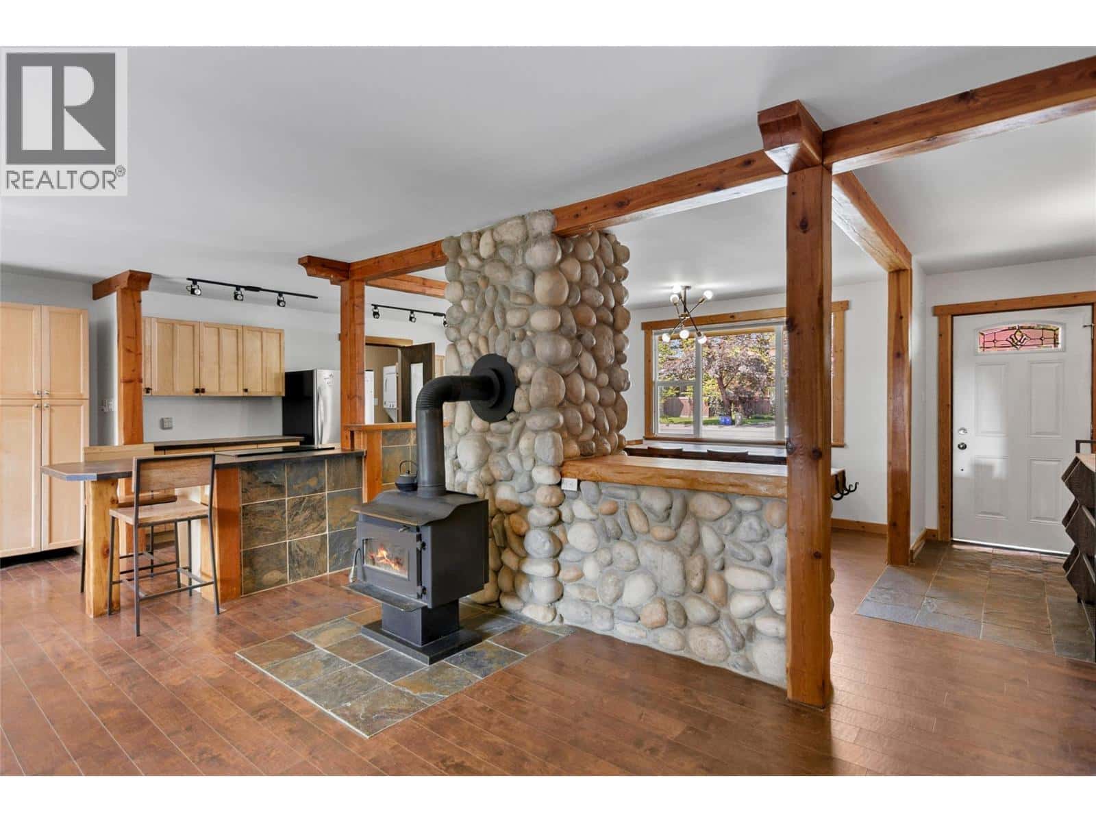 608 Mackenzie Avenue — Revelstoke, British Columbia - Photo 5 of 70