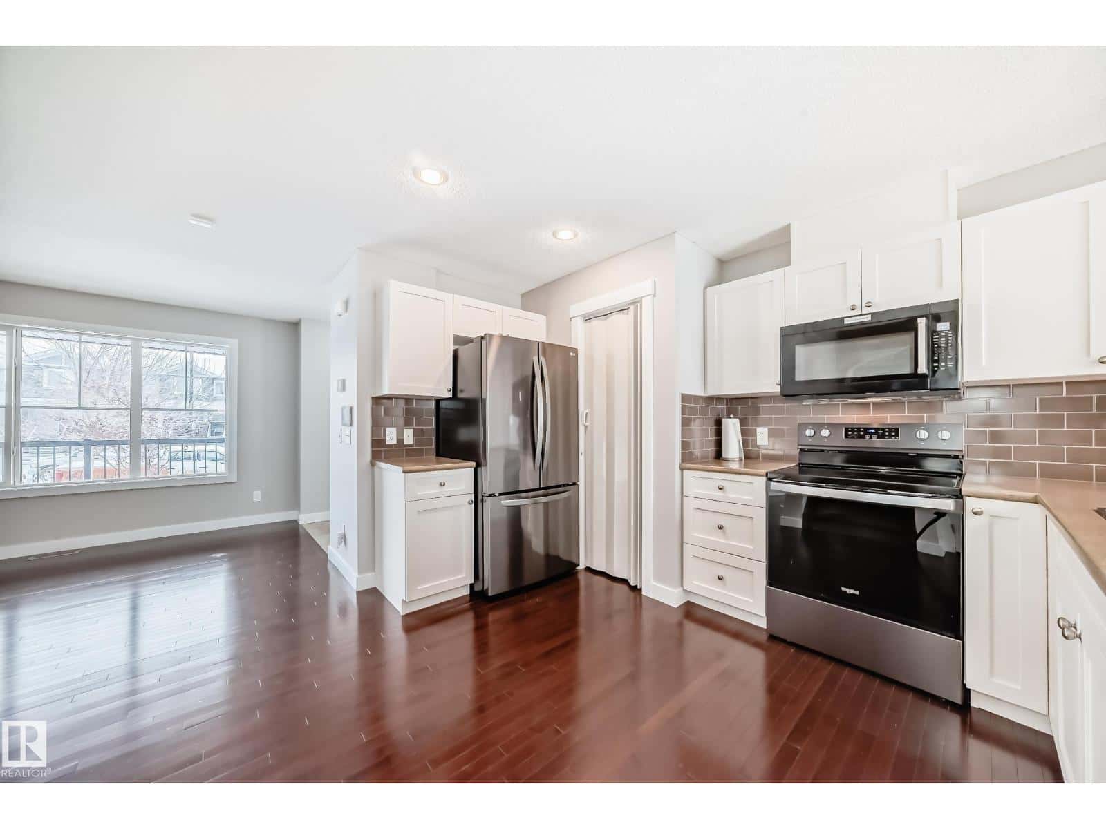 512 CHAPPELLE DR SW — Edmonton - Photo 3 of 30