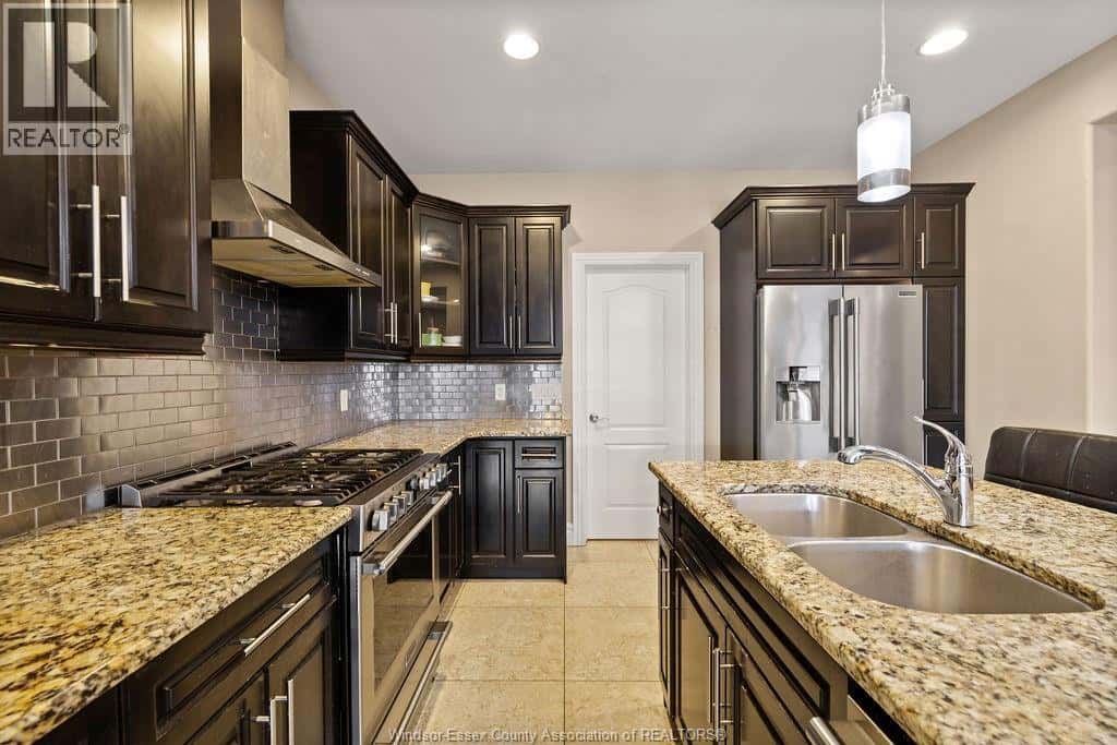 Windsor — Windsor - Photo 5 of 44