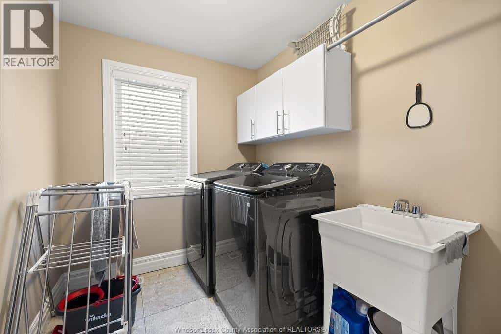 Windsor — Windsor - Photo 2 of 44