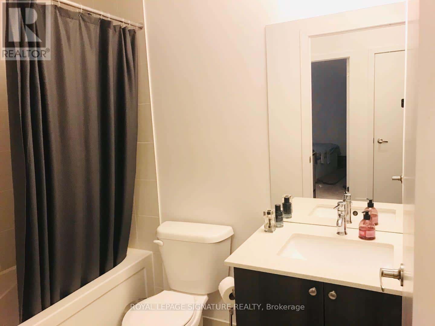 Toronto (Bayview Village) — Toronto (Bayview Village) - Photo 5 of 9