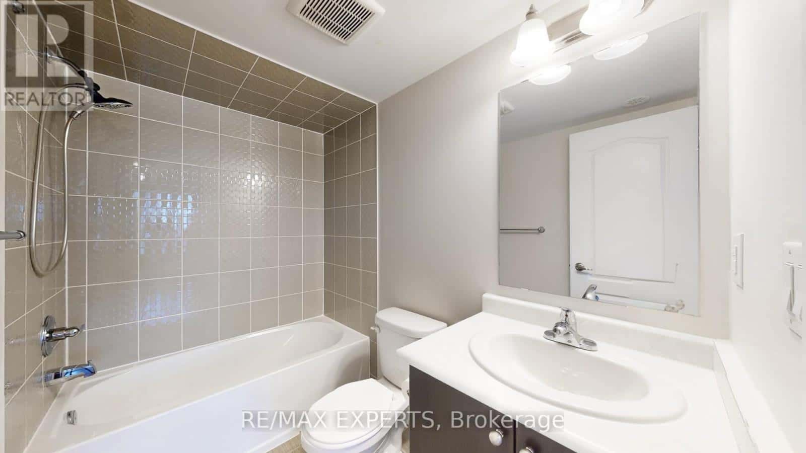 Markham (Cornell) — Markham (Cornell) - Photo 5 of 10