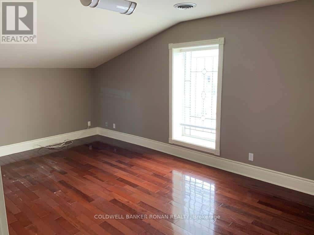 305 - 36 VICTORIA STREET W — New Tecumseth (Alliston) - Photo 5 of 6