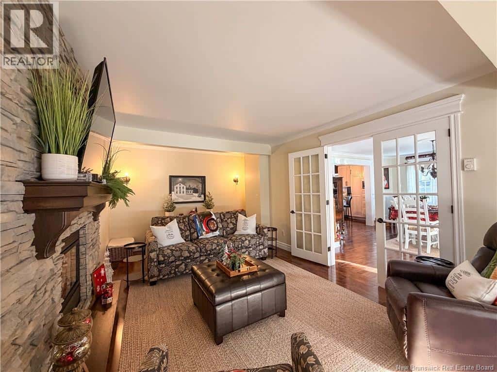 517 Victoria Street — Dalhousie - Photo 4 of 44