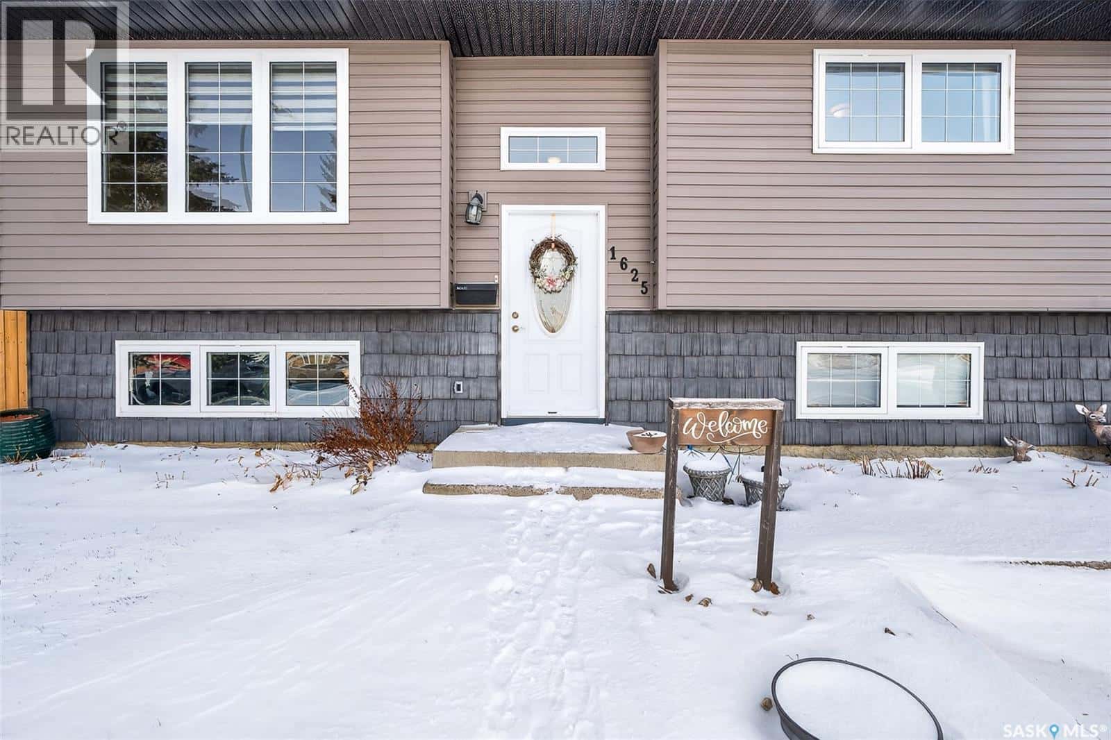 Moose Jaw — Moose Jaw - Photo 3 of 42