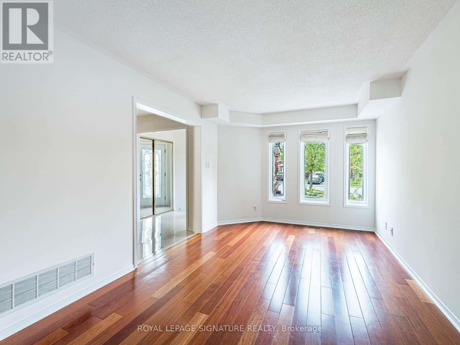 Brampton (Brampton North) — Brampton (Brampton North) - Photo 4 of 50