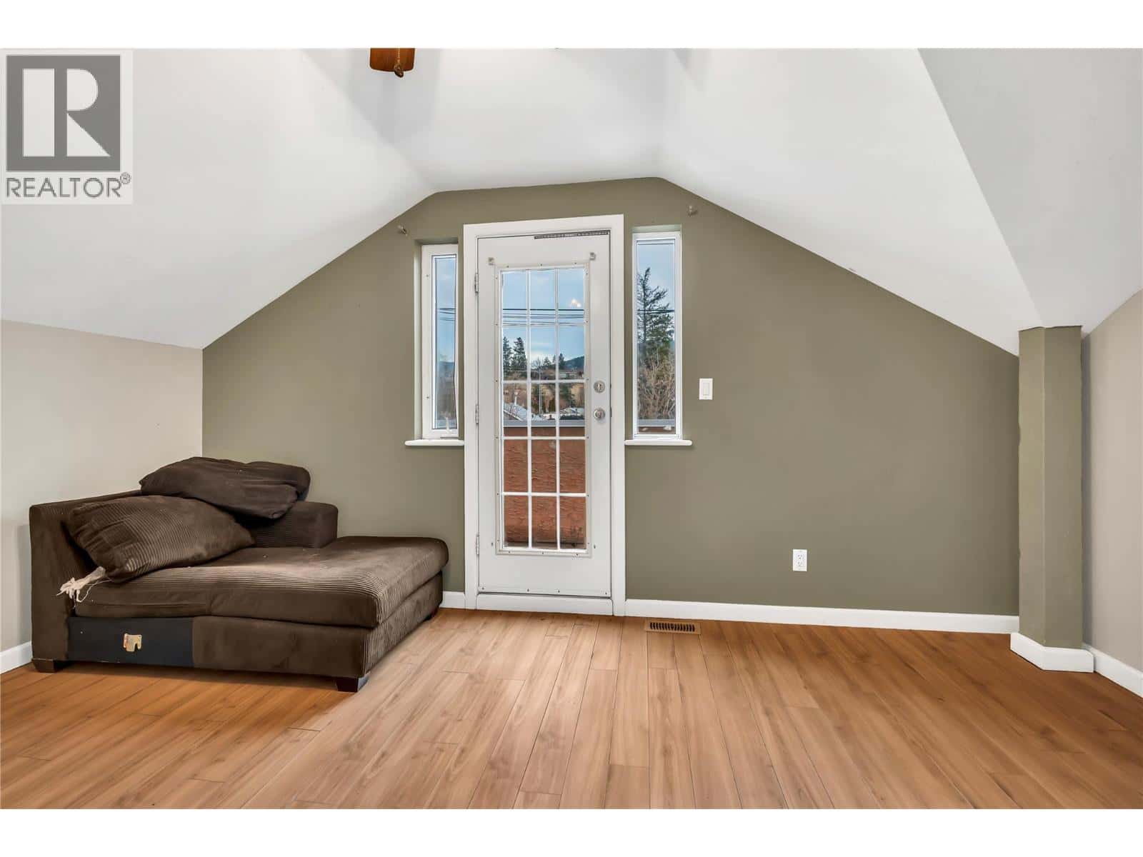 Penticton — Penticton - Photo 4 of 35