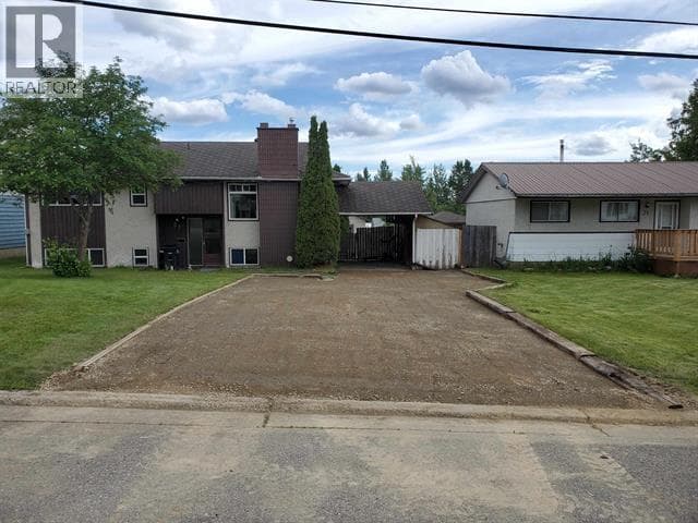 27 MANSON CRESCENT — Mackenzie, British Columbia - Main photo