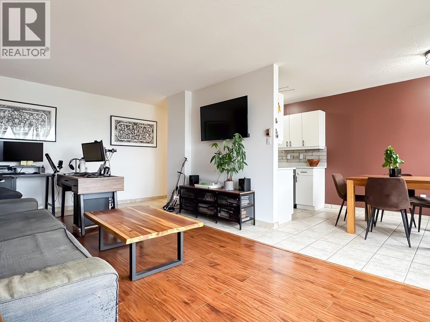 502 320 ROYAL AVENUE — New Westminster - Main photo