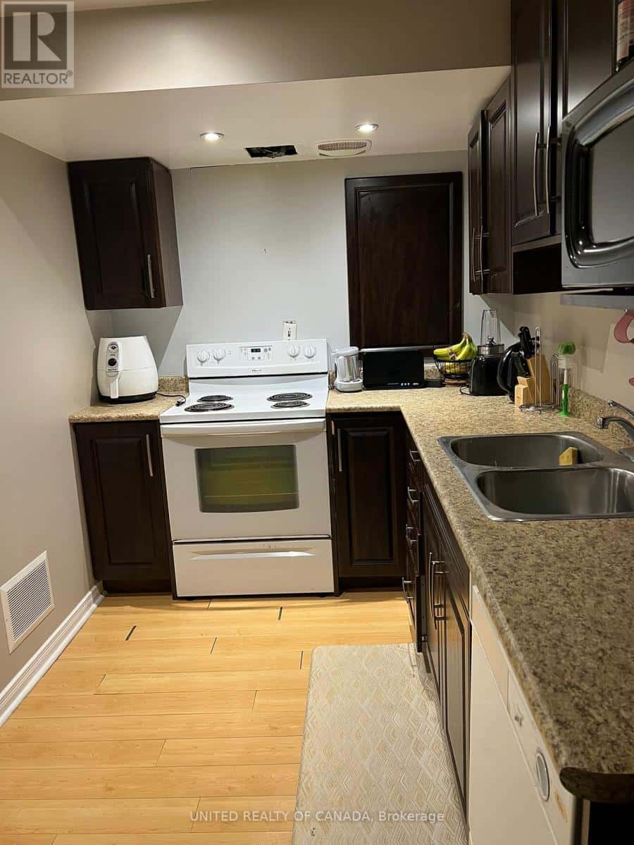 Richmond Hill (Oak Ridges Lake Wilcox) — Richmond Hill (Oak Ridges Lake Wilcox) - Photo 5 of 6