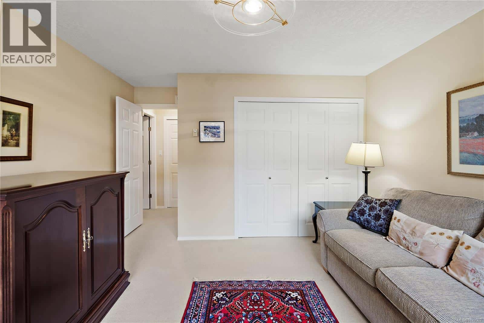 Sidney — Sidney - Photo 4 of 34