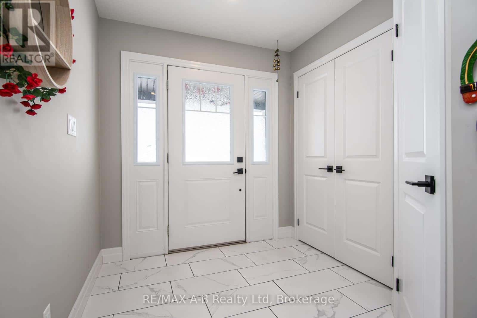 Stratford — Stratford - Photo 5 of 46