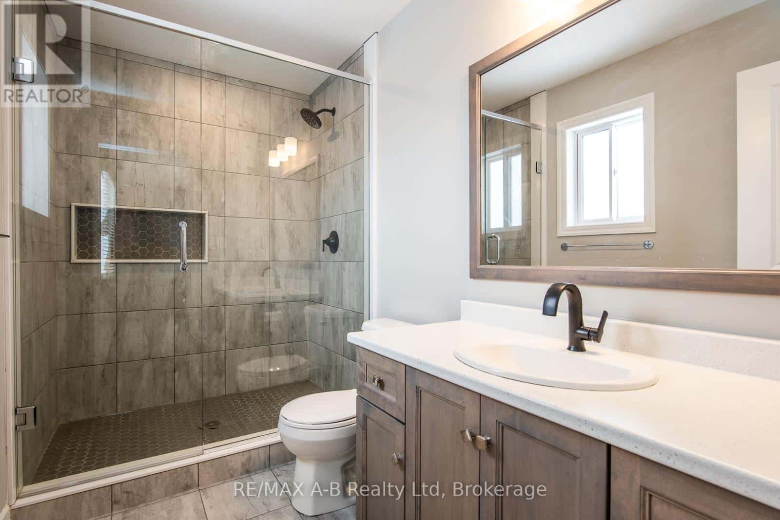 Stratford — Stratford - Photo 3 of 46