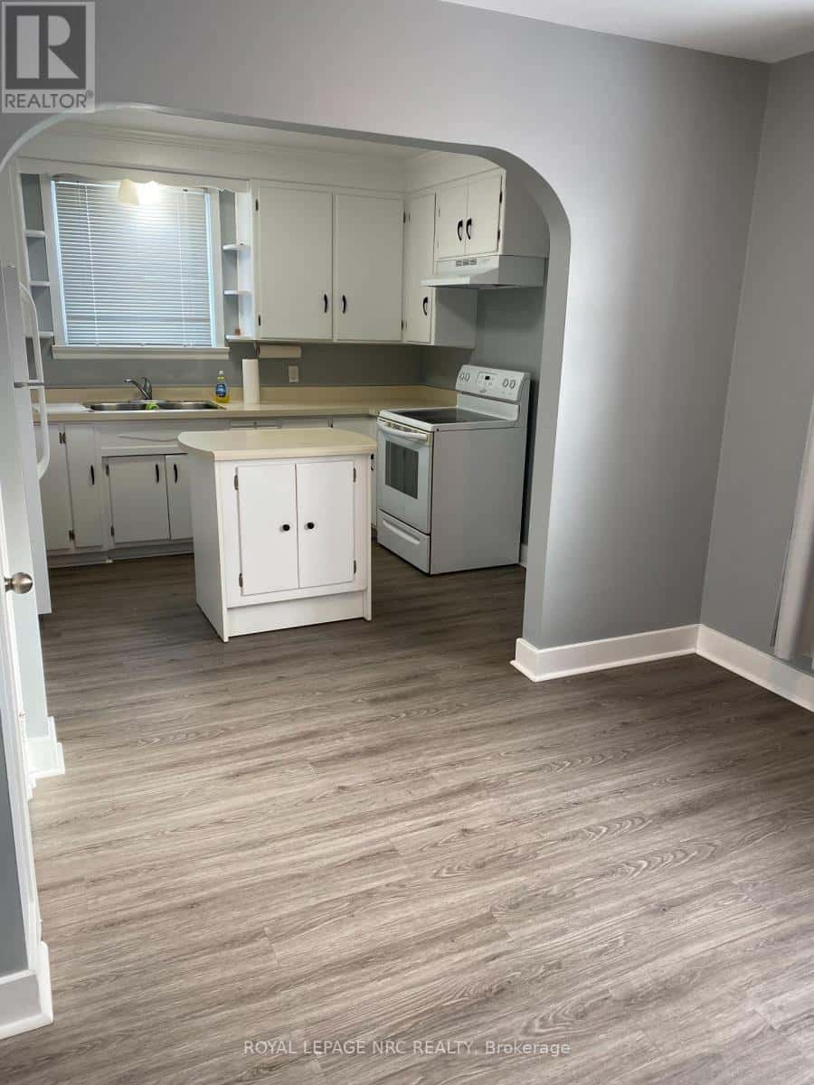 Niagara Falls (Ascot) — Niagara Falls (Ascot) - Photo 2 of 11