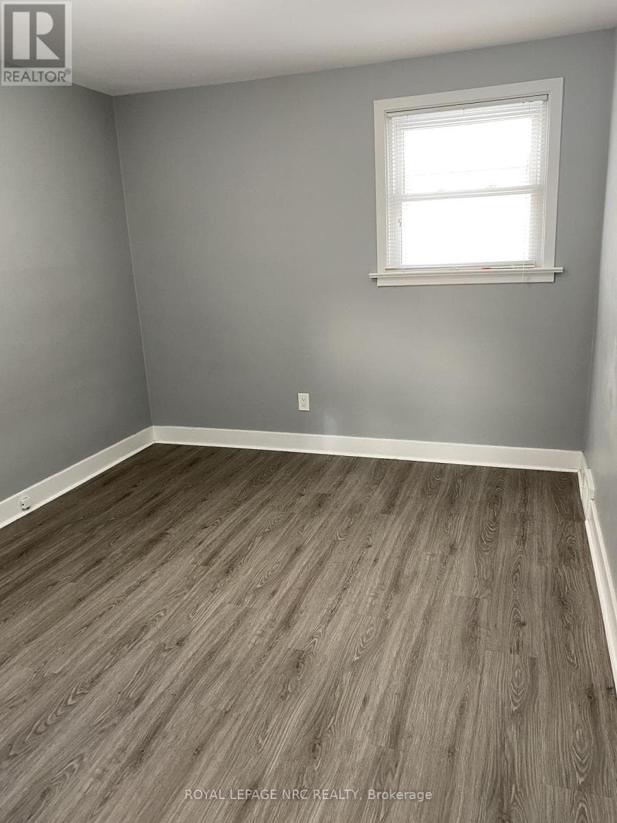 Niagara Falls (Ascot) — Niagara Falls (Ascot) - Main photo