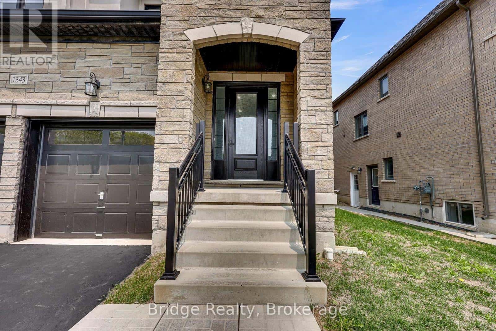 Woodstock (Woodstock - North) — Woodstock (Woodstock - North) - Photo 3 of 49