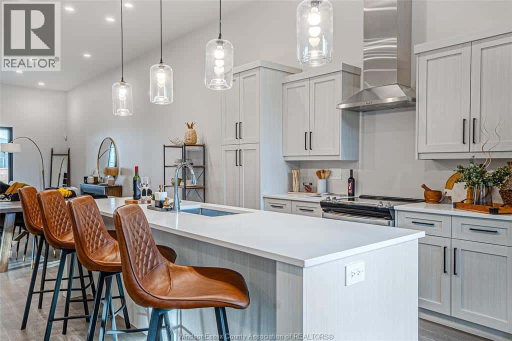 Windsor — Windsor - Photo 3 of 42