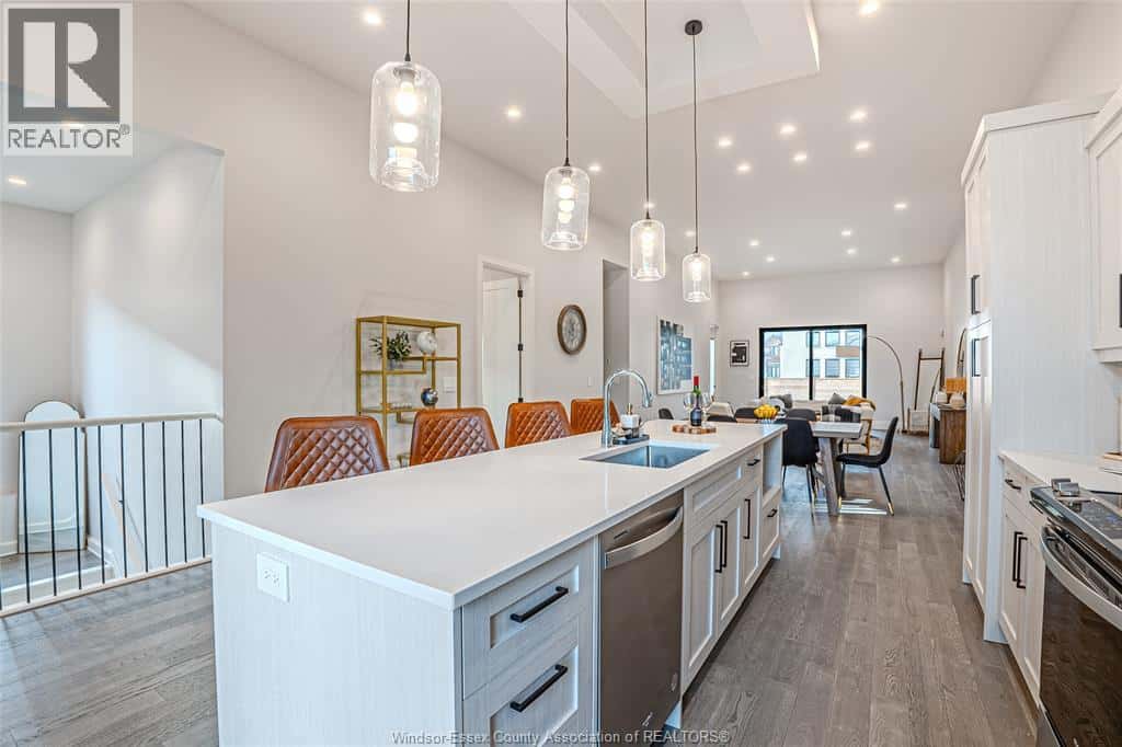 Windsor — Windsor - Photo 4 of 42