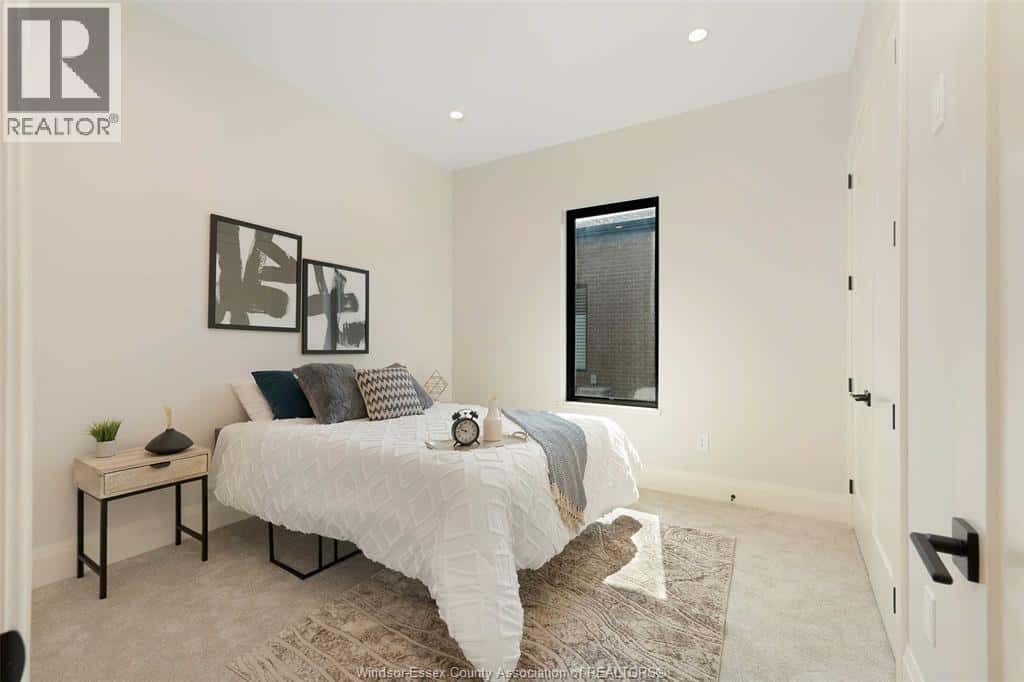 Windsor — Windsor - Photo 5 of 42