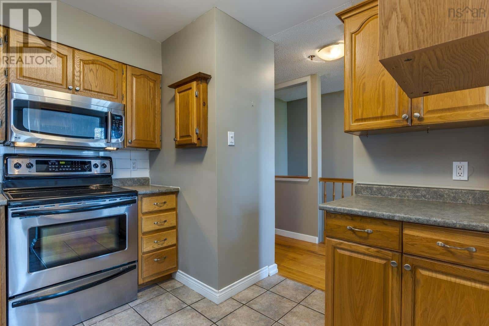 123 79 Collins Grove — Dartmouth, Nova Scotia - Photo 4 of 26