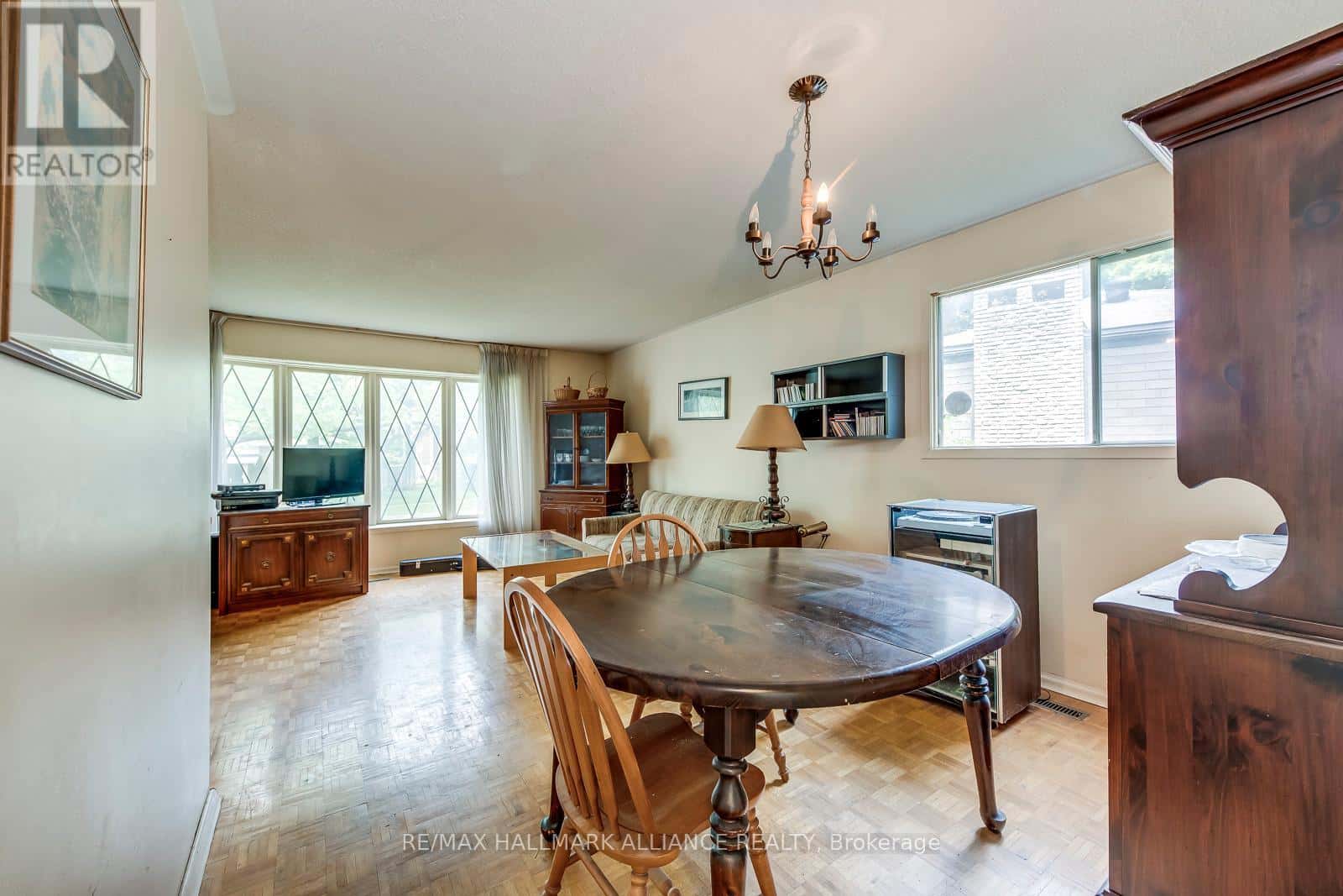 Oakville (FD Ford) — Oakville (FD Ford) - Photo 4 of 32