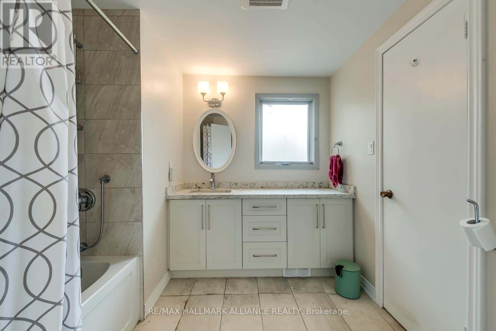 Oakville (FD Ford) — Oakville (FD Ford) - Photo 5 of 32