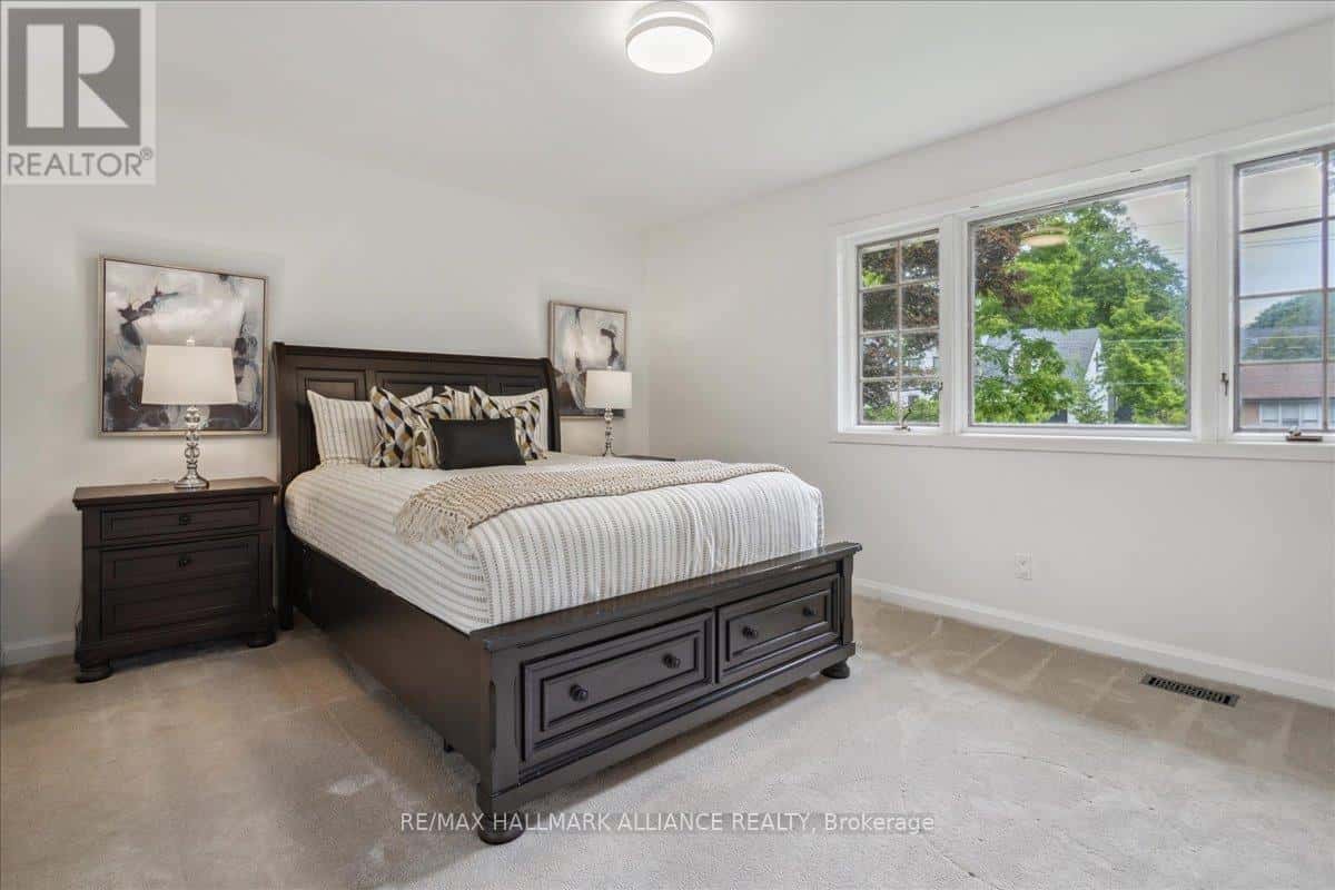 222 ALSCOT CRESCENT — Oakville (MO Morrison), Ontario - Photo 3 of 94