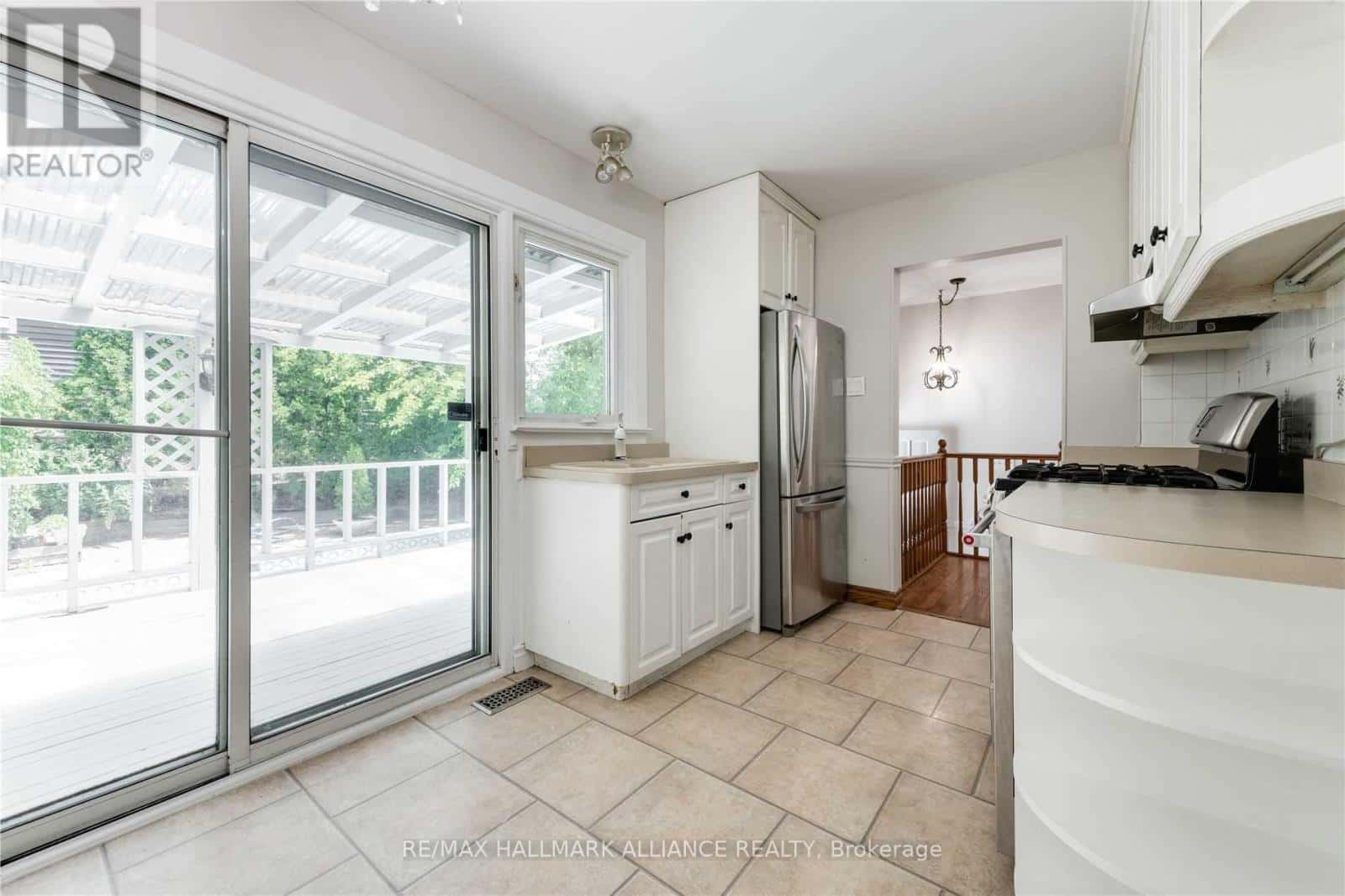 463 DRUMMOND ROAD — Oakville (MO Morrison), Ontario - Photo 5 of 86