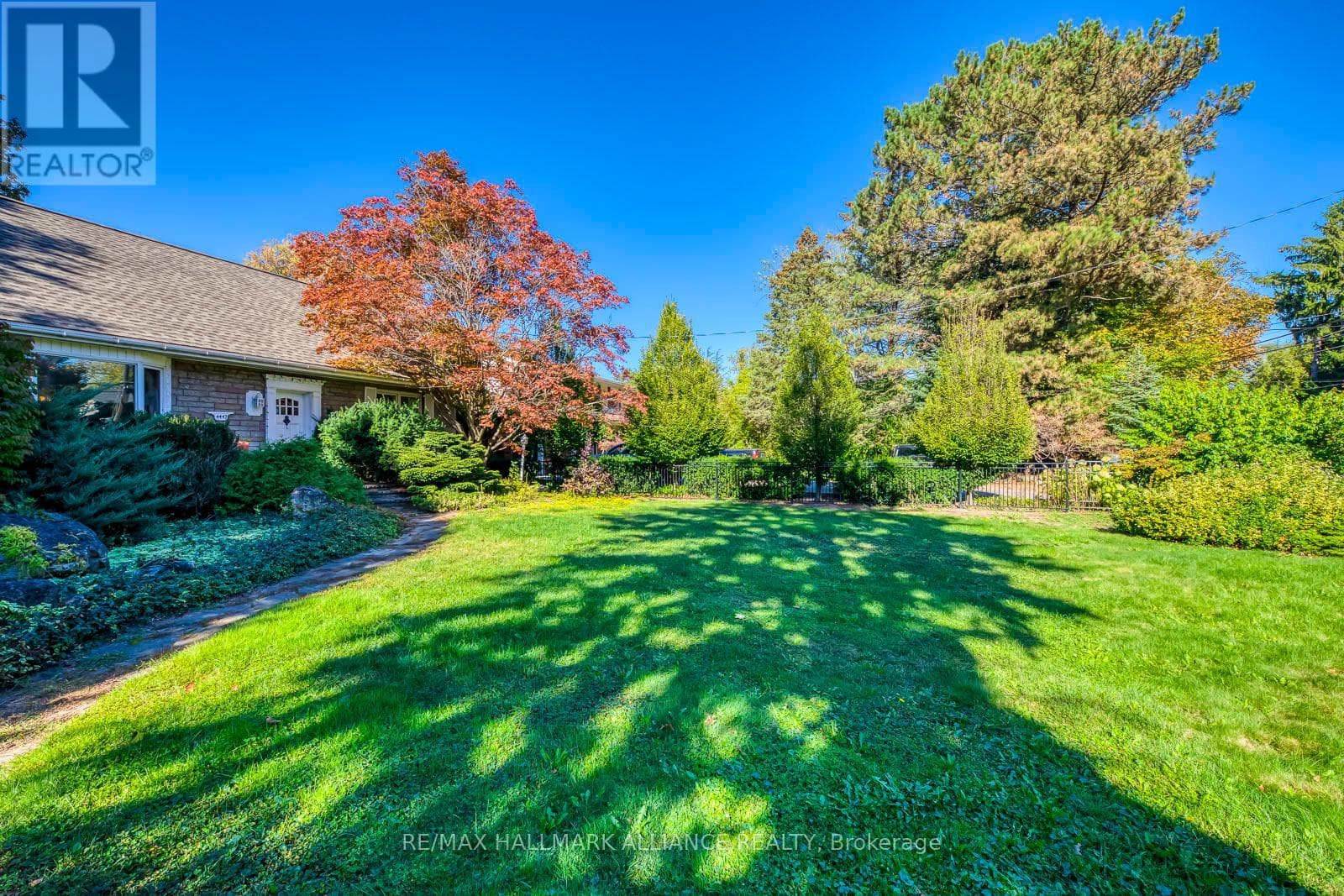 Burlington (Shoreacres) — Burlington (Shoreacres) - Main photo