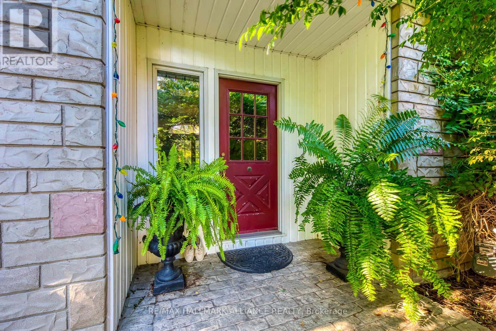 Burlington (Shoreacres) — Burlington (Shoreacres) - Photo 3 of 47