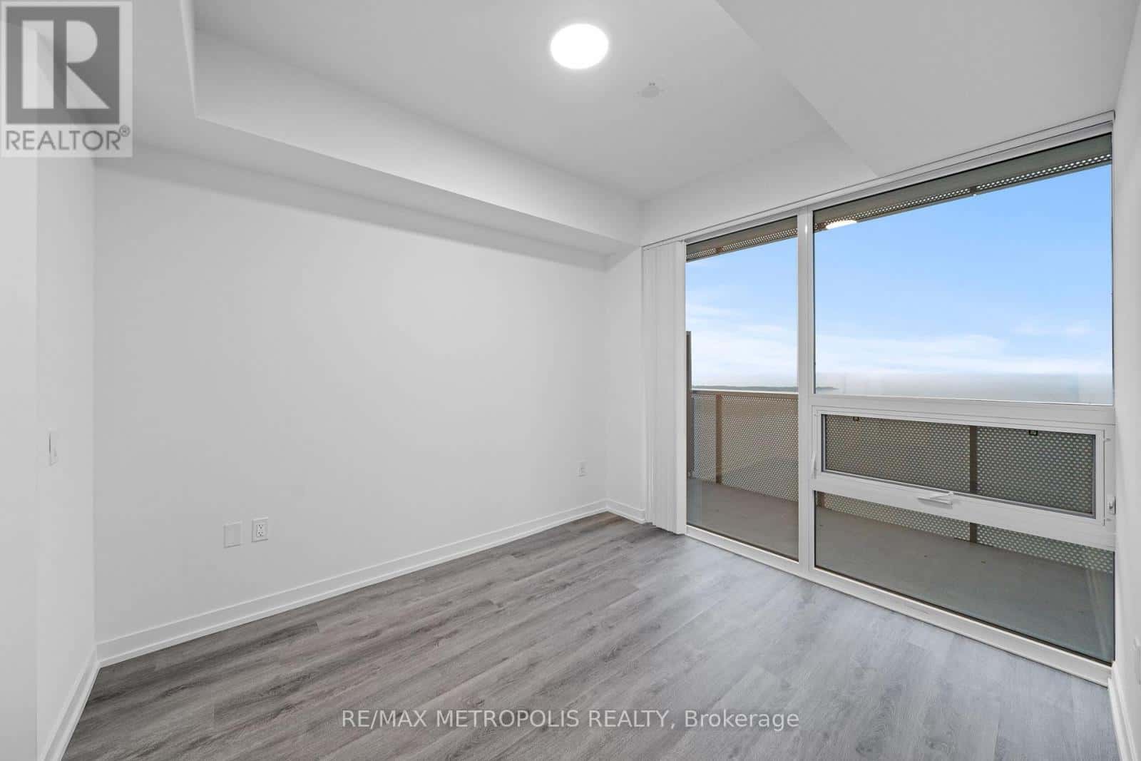 Toronto (Waterfront Communities) — Toronto (Waterfront Communities) - Photo 5 of 27