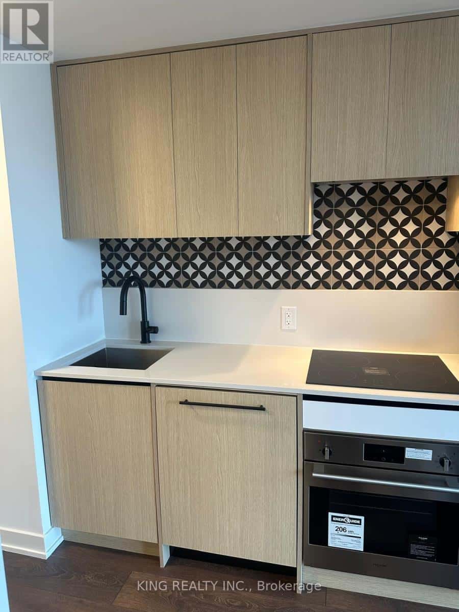 Toronto (Trinity-Bellwoods) — Toronto (Trinity-Bellwoods) - Photo 5 of 10